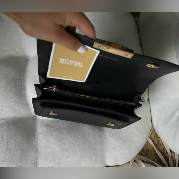 MICHAEL KORS MINI BAG IN BLACK - Picture 6 of 7